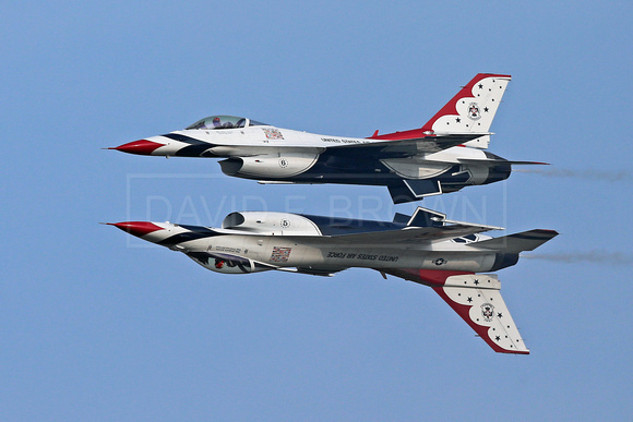 F-16C-THUNDERBIRDS-AIR VENTURE 2014-DAVIDFBROWN